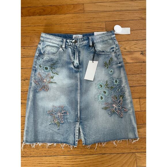 For The Republic Dresses & Skirts - For the Republic Denim Skirt Women’s 6/27 Floral Embroidered Frayed Hem NWT